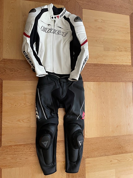 Dainese nahkainen ajopuku (takki ja housut)