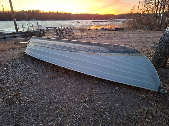 Kalastajan moottori vene ja yamaha 5 perämoottori