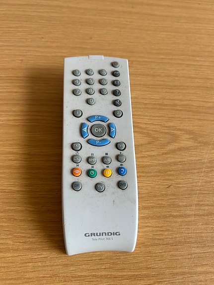 Grundig kaukosäädin televisiolle