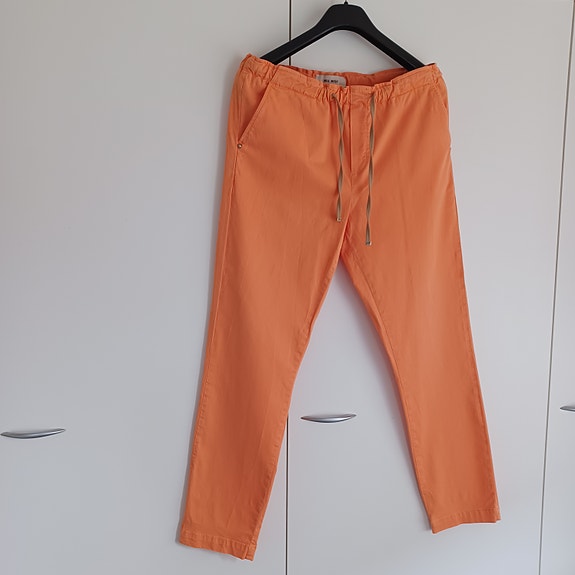 CHINO-HOUSUT