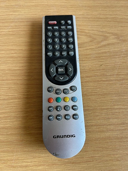 Grundig kaukosäädin televisiolle