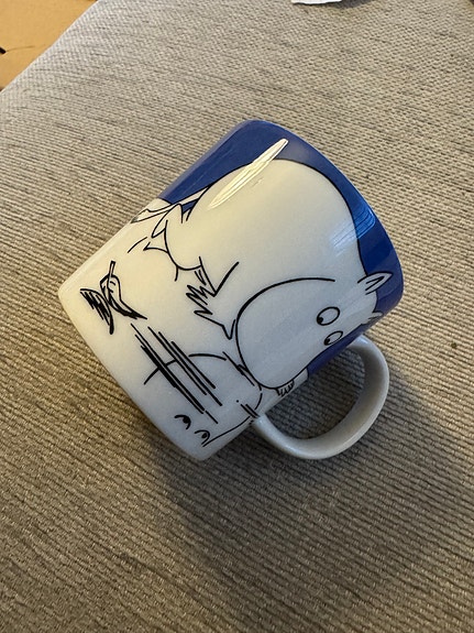 Muumimuki Muumipeikko jäällä