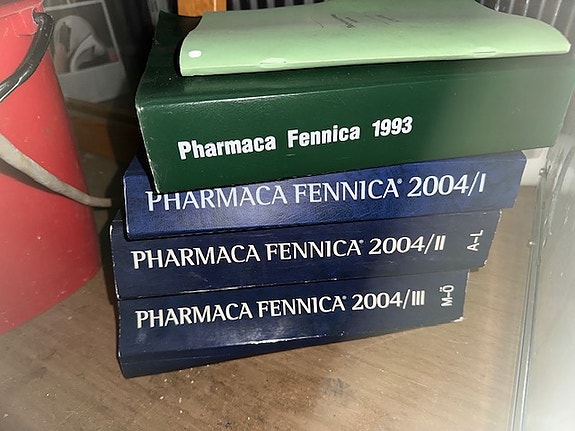 Pharmaca Fennica 1993 ja 2004 kirjat