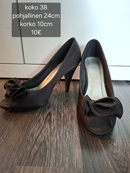 Korkokengät 38