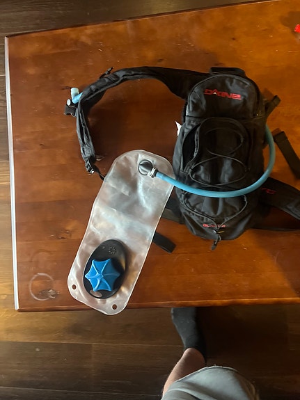 Dakine juomareppu / camelback musta