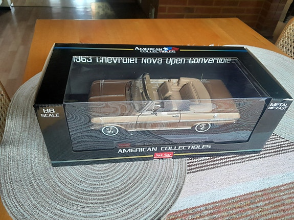 Sun Star 1963 Chevrolet Nova Open Convertible pienoismalli 1:18