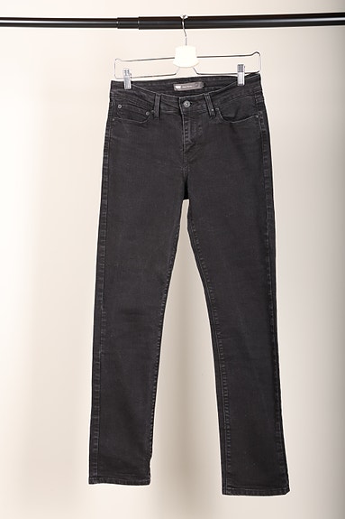 Naisten mustat Levi's Demi Curve Mid Rise Slim Farkut, koko W28