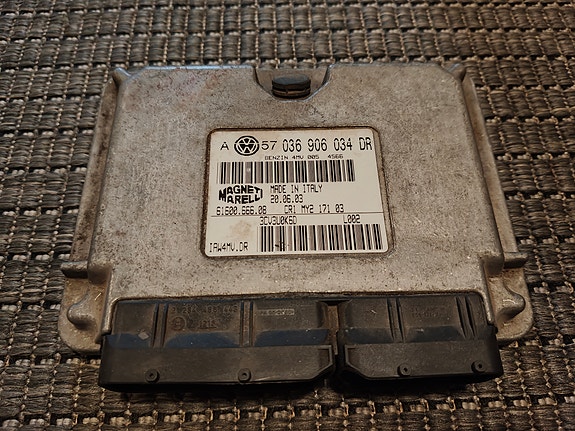 Volkswagen Golf IV 1.6L bensa moottorinohjainlaite ECU