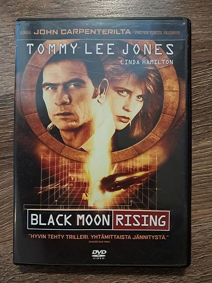 Black moon rising - Tommy Lee Jones / Linda Hamilton