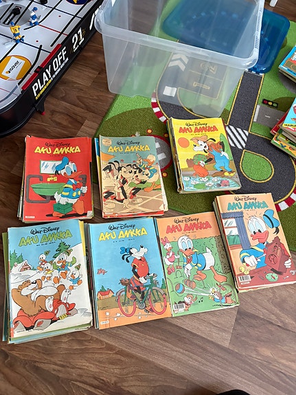 Aku ankka lehtiä 1980 luvulta