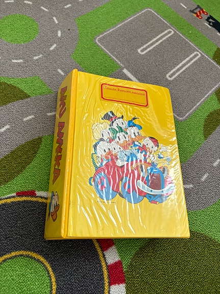 Aku Ankka kovakantinen keräilykansio 1982