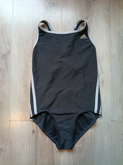 Adidas uimapuku 122