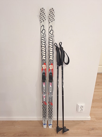 Lasten sukset 120cm ja sauvat