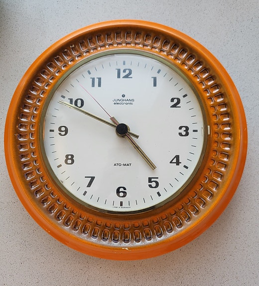 Junghans keramiikka kello