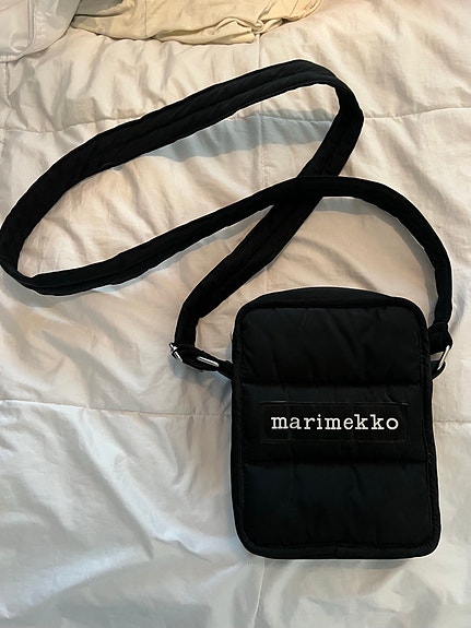 Marimekko olkalaukku kangas musta
