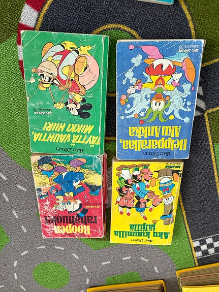 Aku ankka vanhat taskukirjat 4kpl