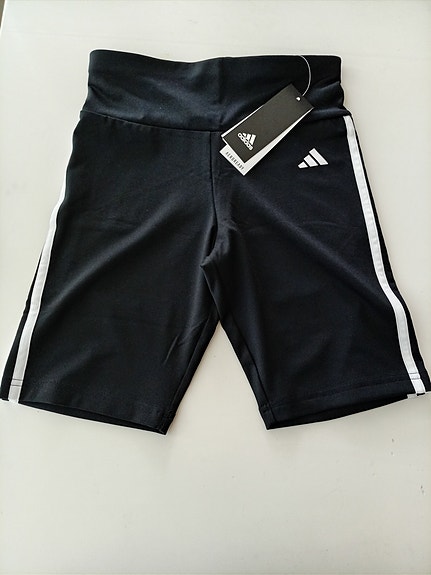 Adidas shortsit