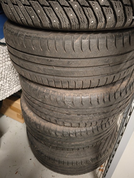 205/60 R16 kesärenkaat vanteilla