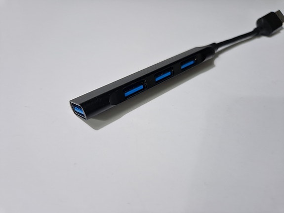Uusi 4 porttinen USB jakaja