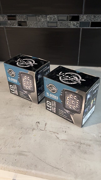 2kpl uusia Vision X työvaloja