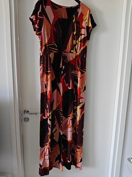 Trikoo mekko