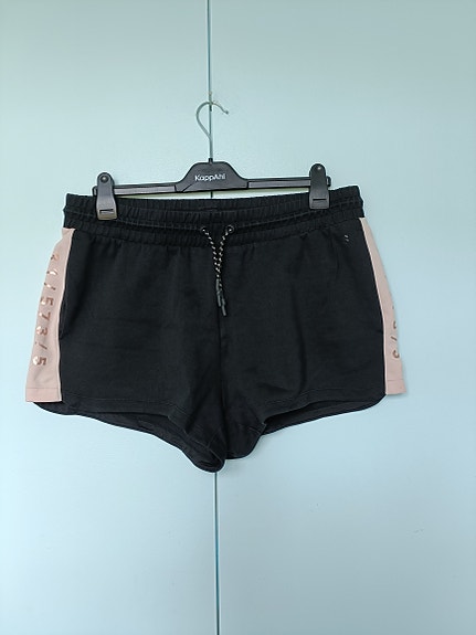 H&M Sport lyhyet shortsit L