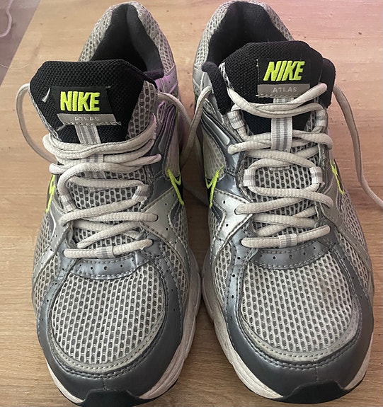 Nike juoksulenkkarit koko 40,5 harmaa