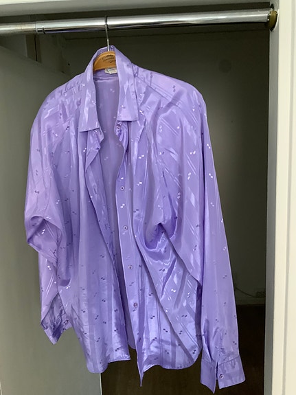 Violetti, kiiltävä naisten pusero, koko L