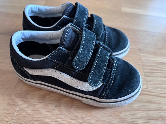 Vans lenkkarit koko 25 ja ”crocs” koko 25