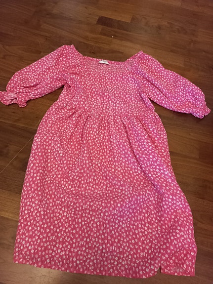 Pinkki kukka mekko