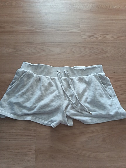 Naisten shortsit