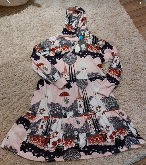 Ostetaan muumi hupparimekko