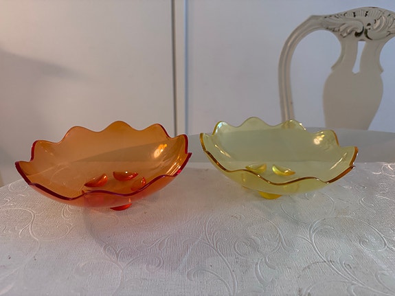 Tupperware oranssi ja keltainen tarjoilukulho
