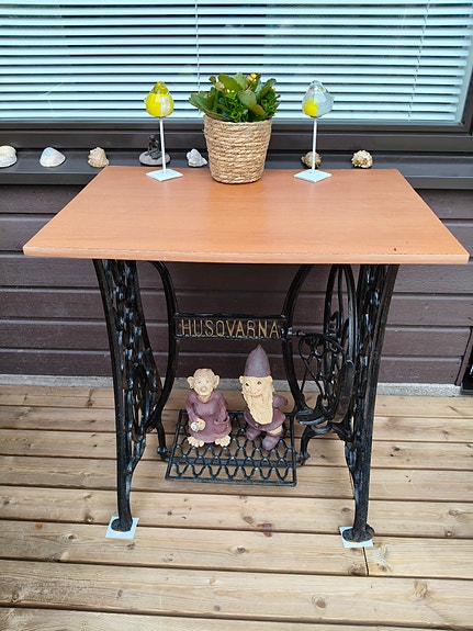 Singer pöytä