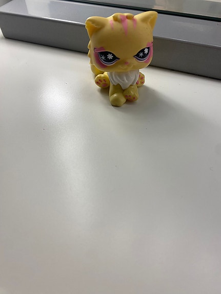 Littlest Pet Shop keltainen kissafiguuri
