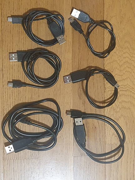 USB MINI lataus- ja tiedonsiirto
