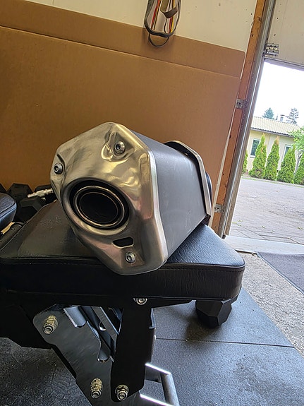 Kawasaki Z900 alkuperäisvaimennin.
