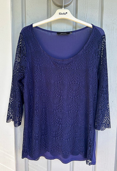 Tummansininen pitsipaita, koko 42/44 (XL)