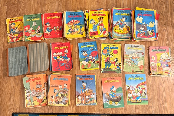 Aku Ankka -kokoelma 1961–1997 + 2 sidottua vuosikertaa