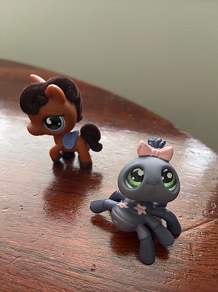 Littlest Pet Shop figuurit hevonen ja hämähäkki
