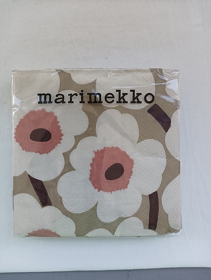 Beiget Marimekko Unikko paperilautasliinat