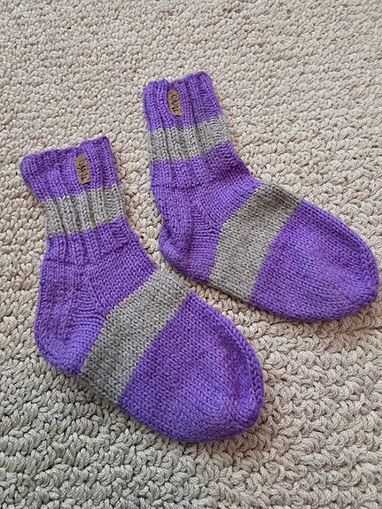 Villasukat pituus 18 cm eli kengän koko 28-29, sopivat noin 4-5 -vuotiaalle