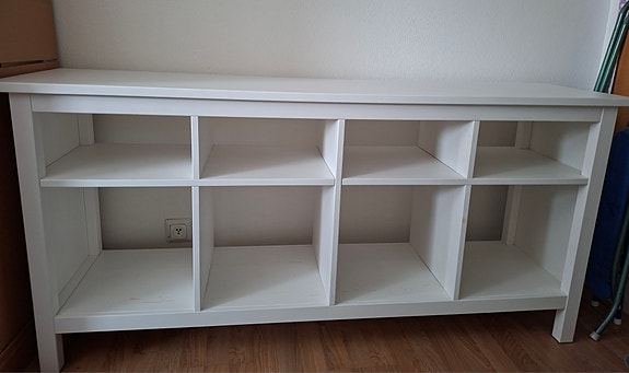 Myydään valkoinen taso/ hyllykkö