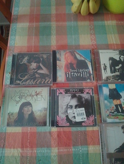 Suomi-pop CD-levyjä – Laura, Tommi Läntinen, Jippu ym.