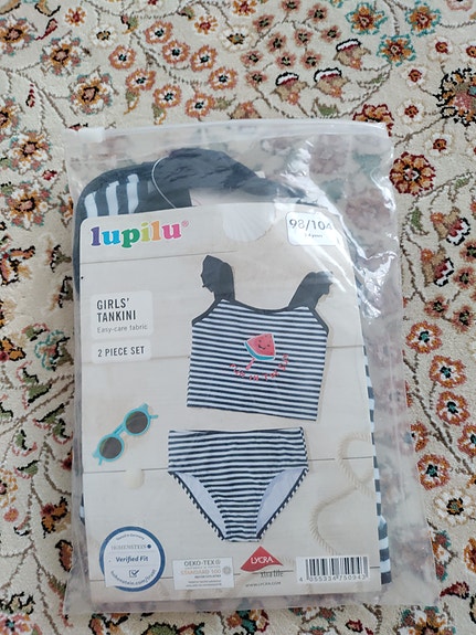 Uusi Tyttöjen uima asu koko 98-104