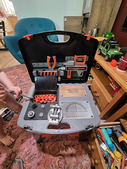 Black and decker työpenkki ja työkaluja