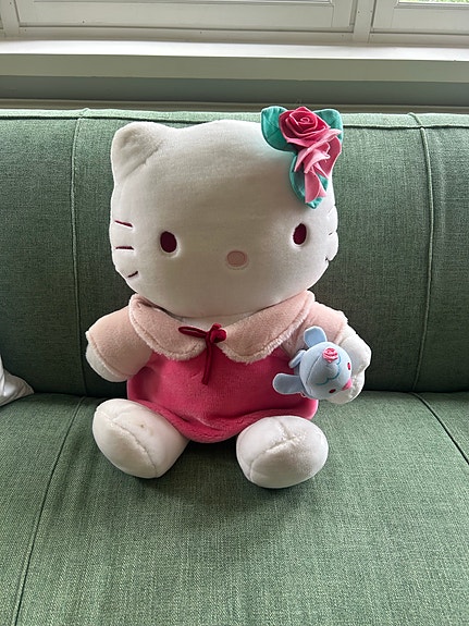 Hello Kitty iso pehmolelu