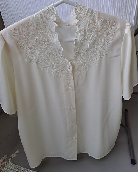 Naisten juhlava pusero,  38 ALE 5 eur