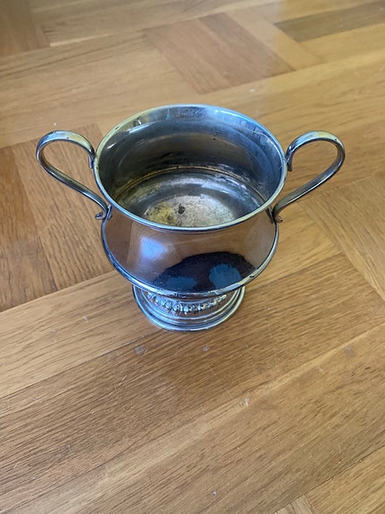 Vanha metalli ”karkkikippo”