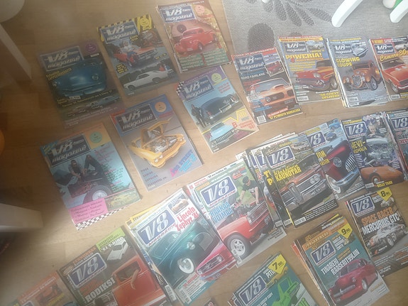 V8 Magazine -lehtiä